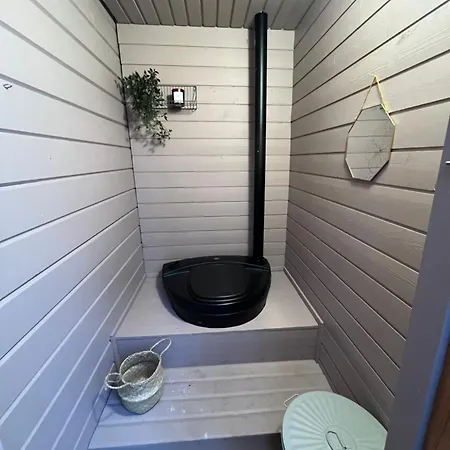 Traditional Lakeside Chalet *