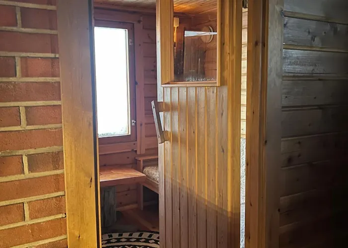 Traditional Lakeside 샬레